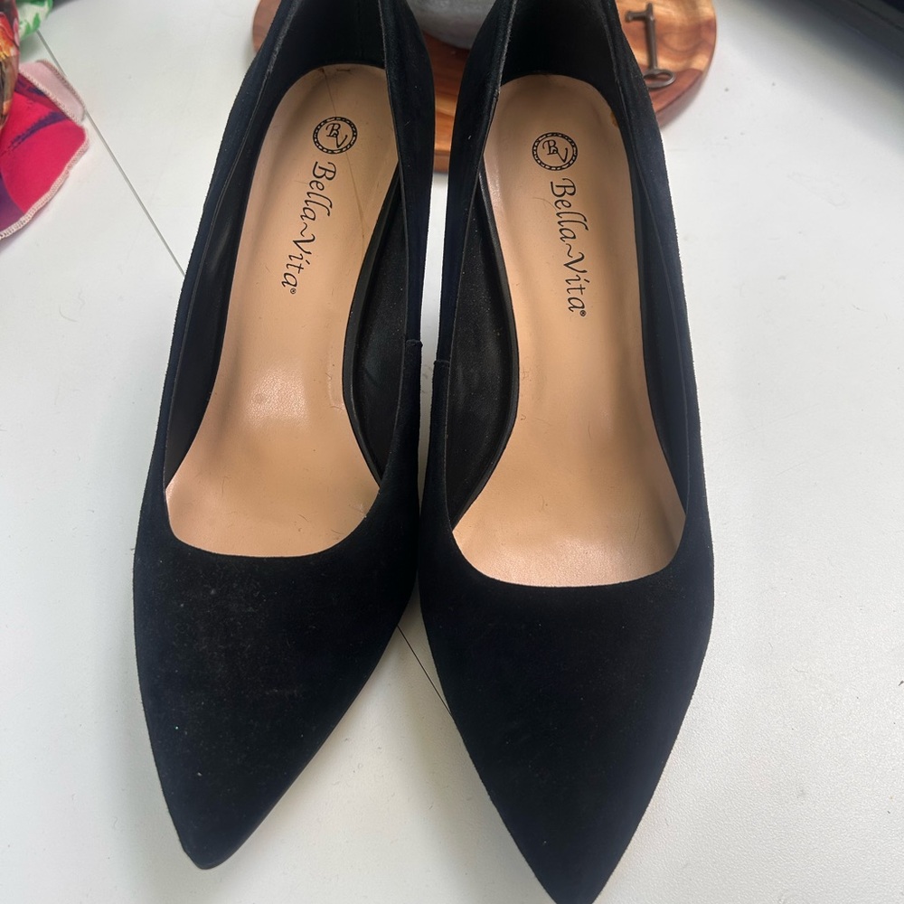Bella Vita Black Heels Classic Design